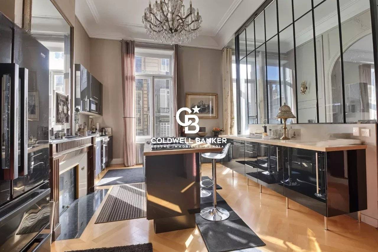 Appartement à vendre à Bordeaux – jardin public, volumes remarquables et prestations anciennes