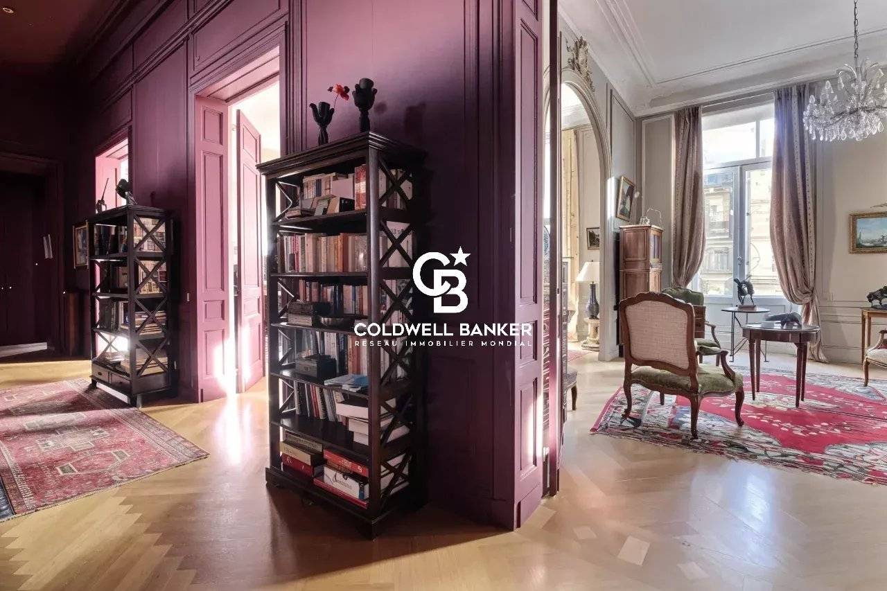 Appartement à vendre à Bordeaux – jardin public, volumes remarquables et prestations anciennes