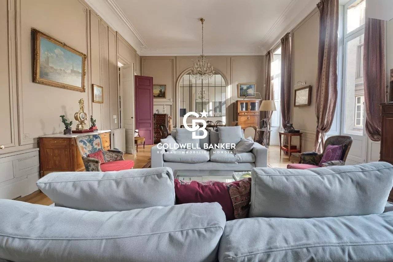 Appartement à vendre à Bordeaux – jardin public, volumes remarquables et prestations anciennes