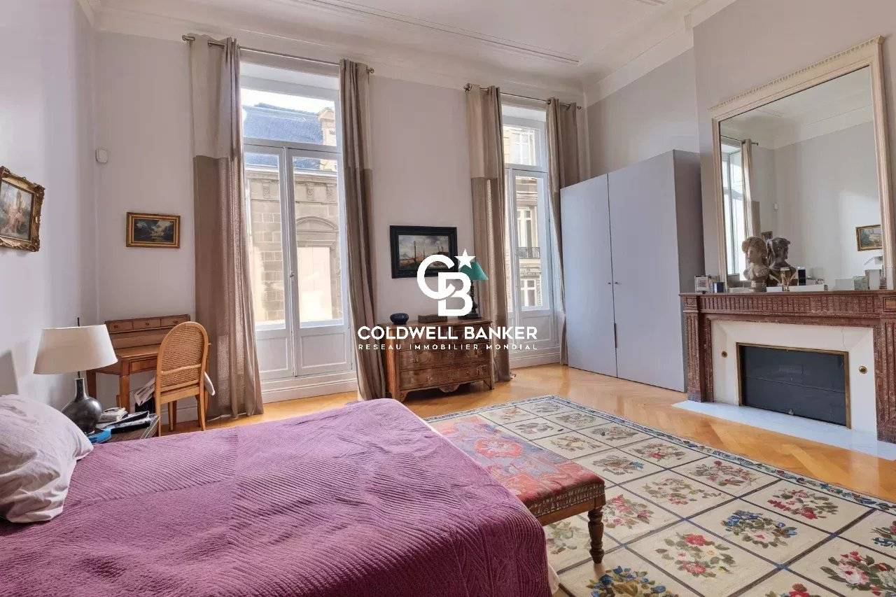 Appartement à vendre à Bordeaux – jardin public, volumes remarquables et prestations anciennes