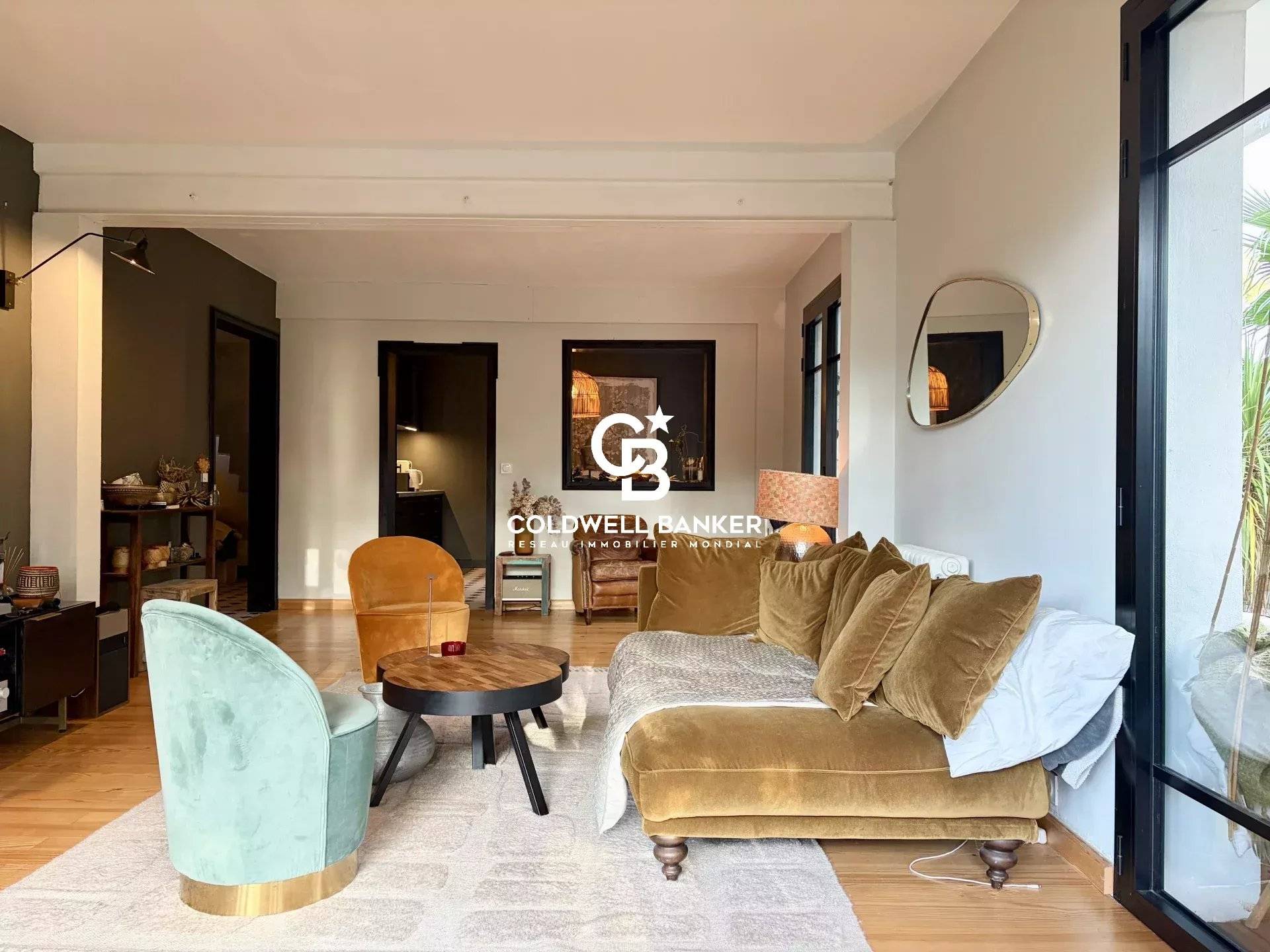 Maison à vendre à Arcachon - villa rénovée, cinq chambres, piscine et proximité commerces