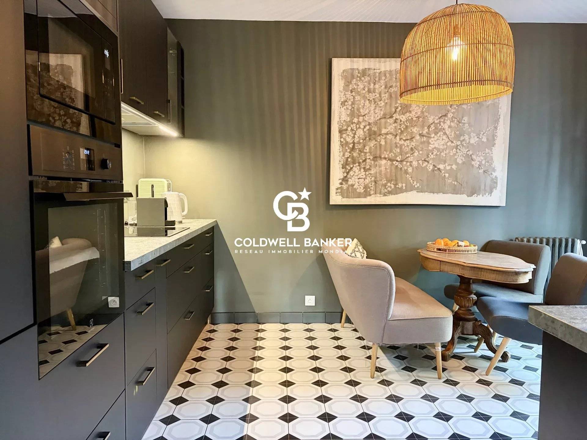 Maison à vendre à Arcachon - villa rénovée, cinq chambres, piscine et proximité commerces