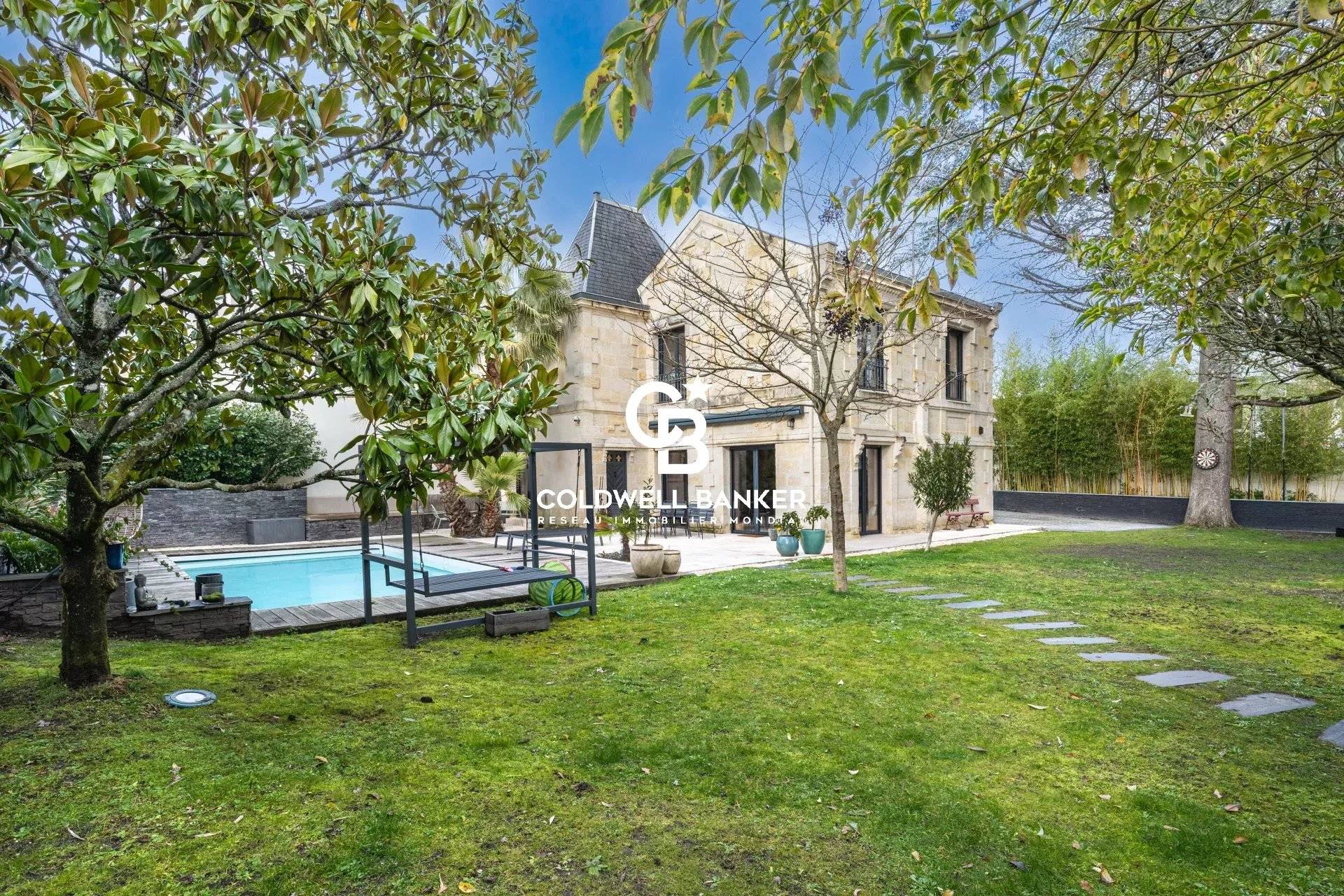 Maison à vendre Le Bouscat – pierre XIXe, 5 chambres, piscine, proche tram D