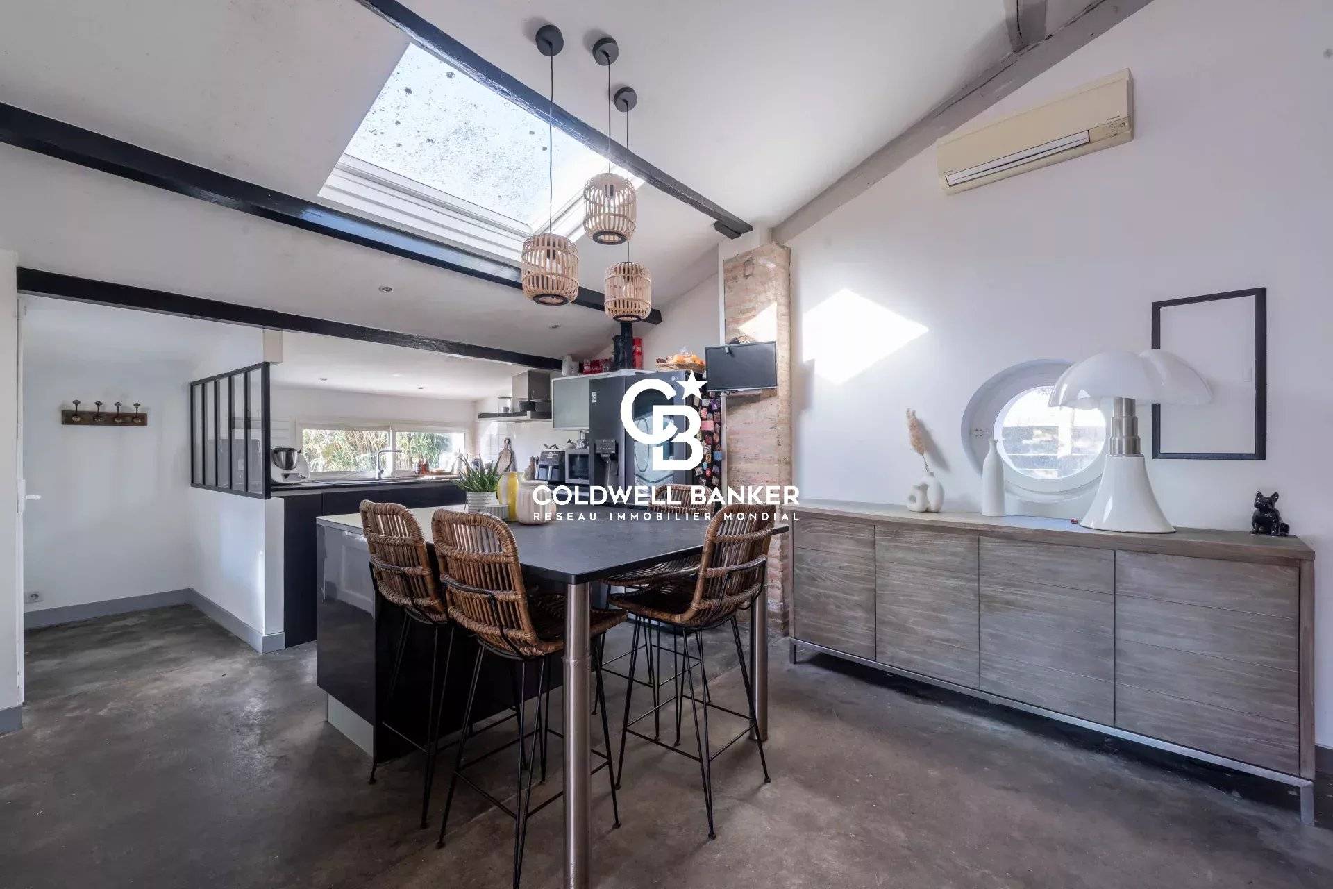 Maison à vendre à Arsac – maison familiale 5 chambres, piscine, grand garage, terrain paysagé