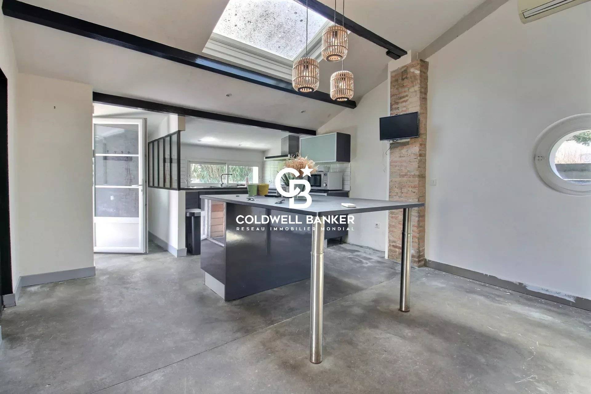 Maison à vendre à Arsac – maison familiale 5 chambres, piscine, grand garage, terrain paysagé