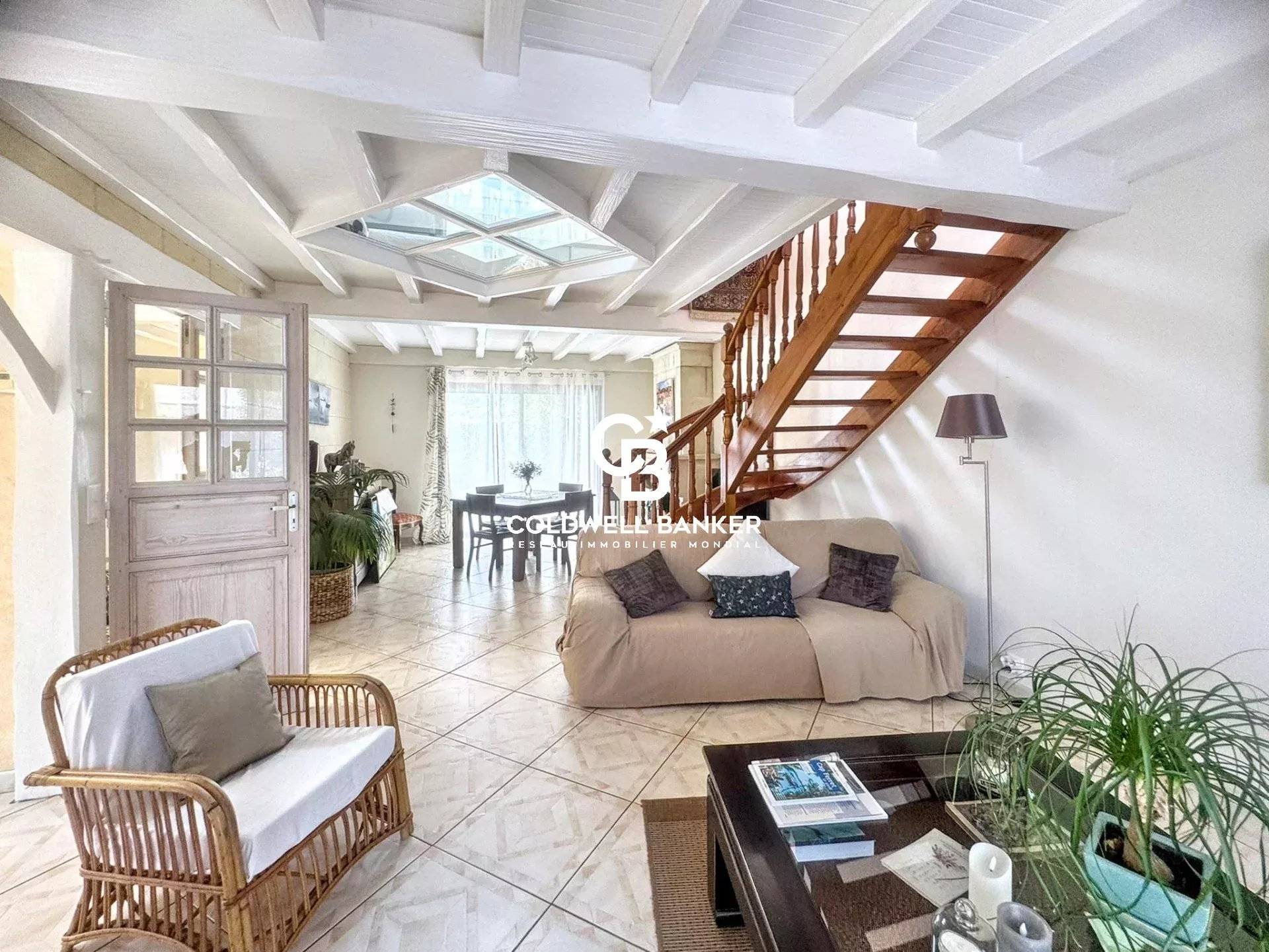 Maison à vendre à Villenave-d'Ornon – 3 chambres, piscine, jardin clos, garage