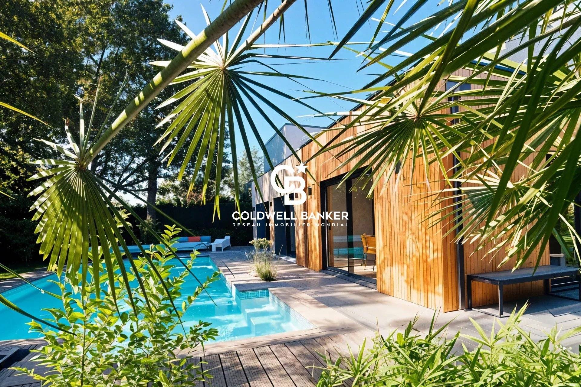 Maison à vendre à Lège-Cap-Ferret – maison d’architecte rénovée, 4 suites, piscine, garage, environnement préservé