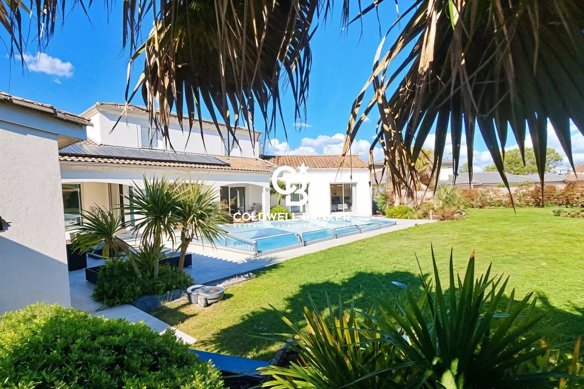 Maison à vendre Saint-Aubin-de-Médoc - villa familiale contemporaine avec piscine, 6 chambres