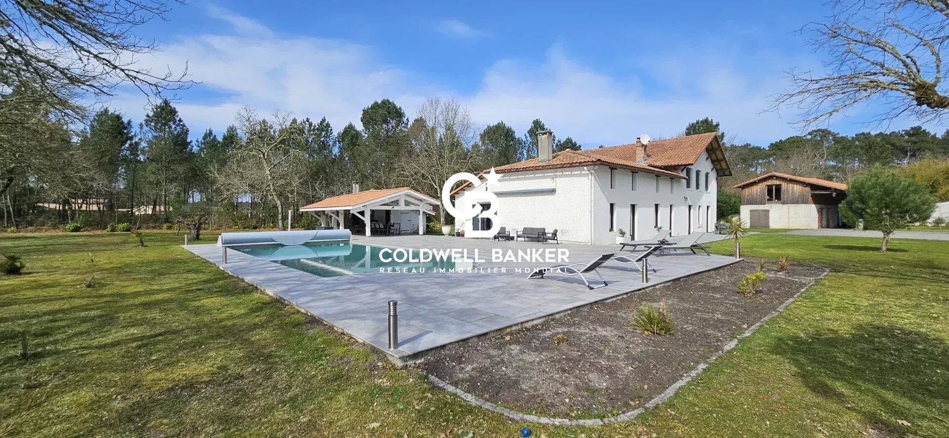 Maison à vendre Lugos - maison de charme rénovée, terrain plus de 1 ha constructible, piscine, chai 200 m²