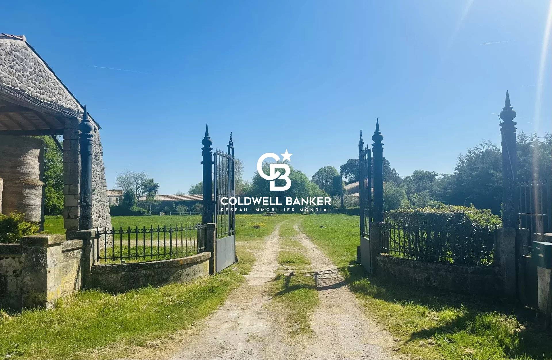 Propriété à vendre Saint-Vivien-de-Médoc - domaine 19 hectares, maison de maître, dépendances