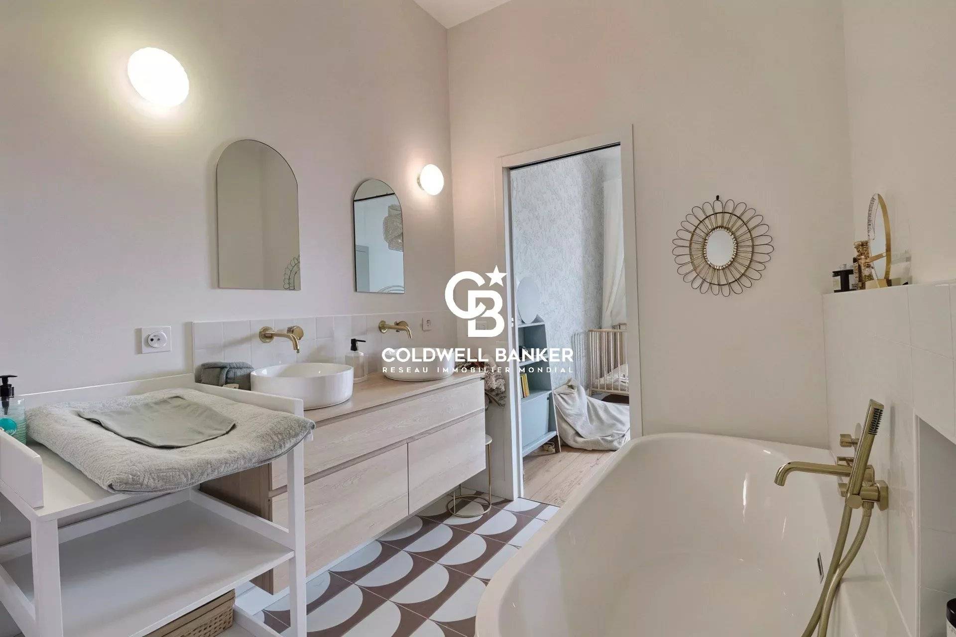 Maison à vendre Bordeaux Caudéran - rénovée grand jardin stationnements proche écoles