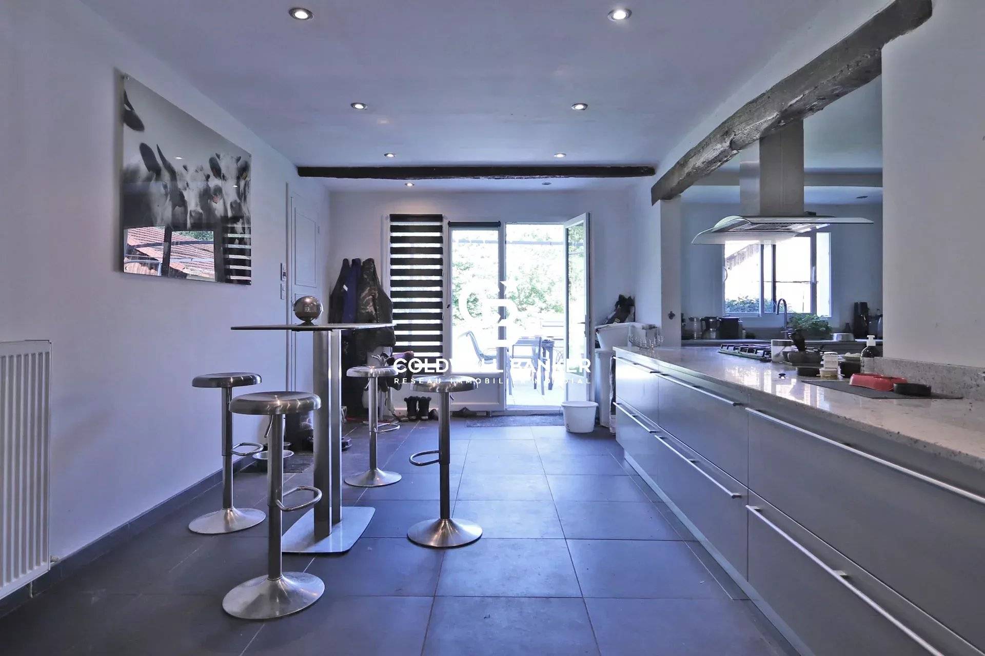 Propriété à vendre proche Bergerac - avec gîtes, piscine, terres