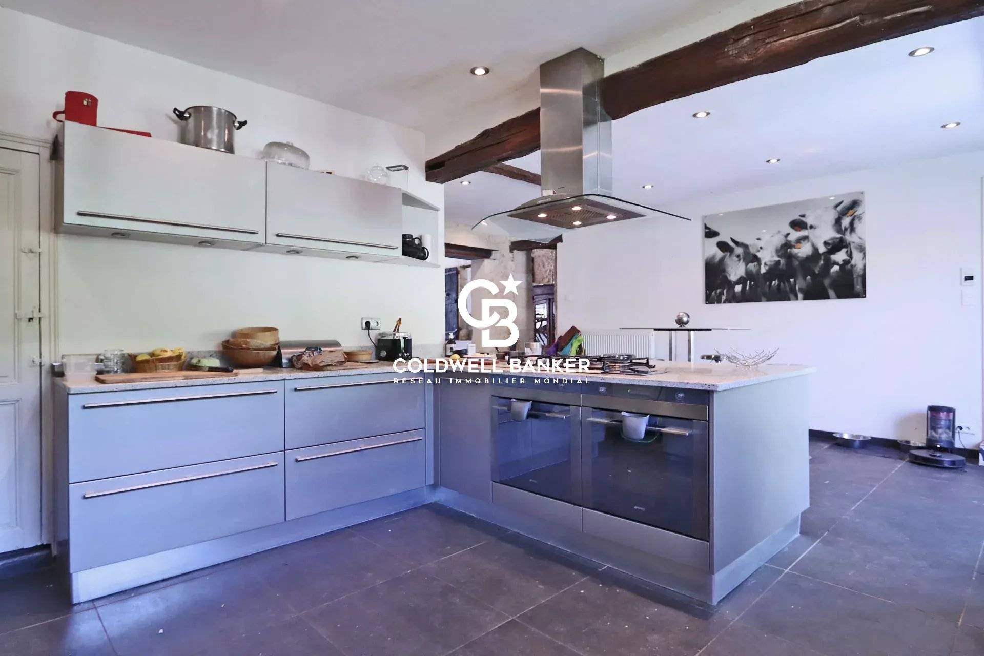 Propriété à vendre proche Bergerac - avec gîtes, piscine, terres