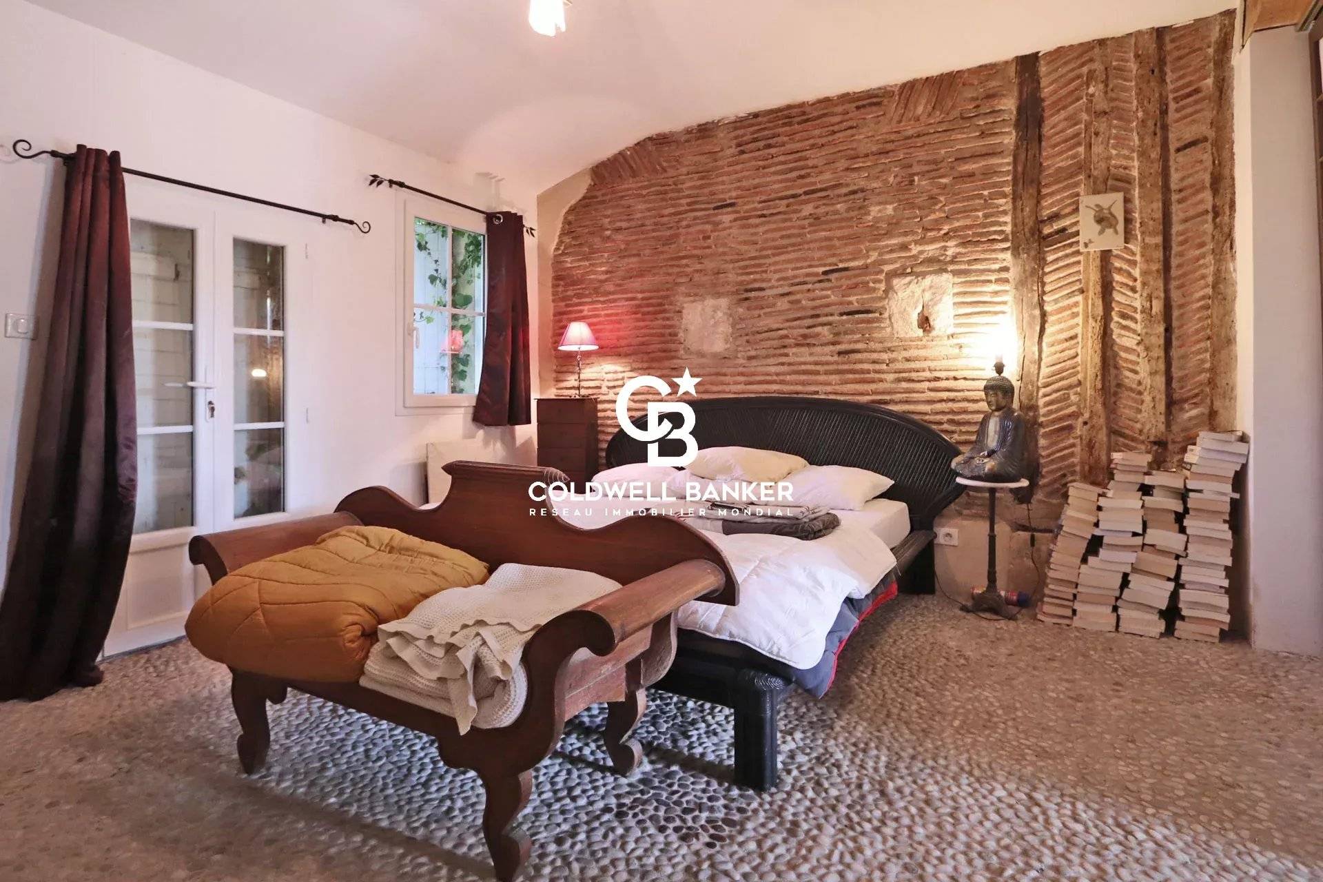 Propriété à vendre proche Bergerac - avec gîtes, piscine, terres