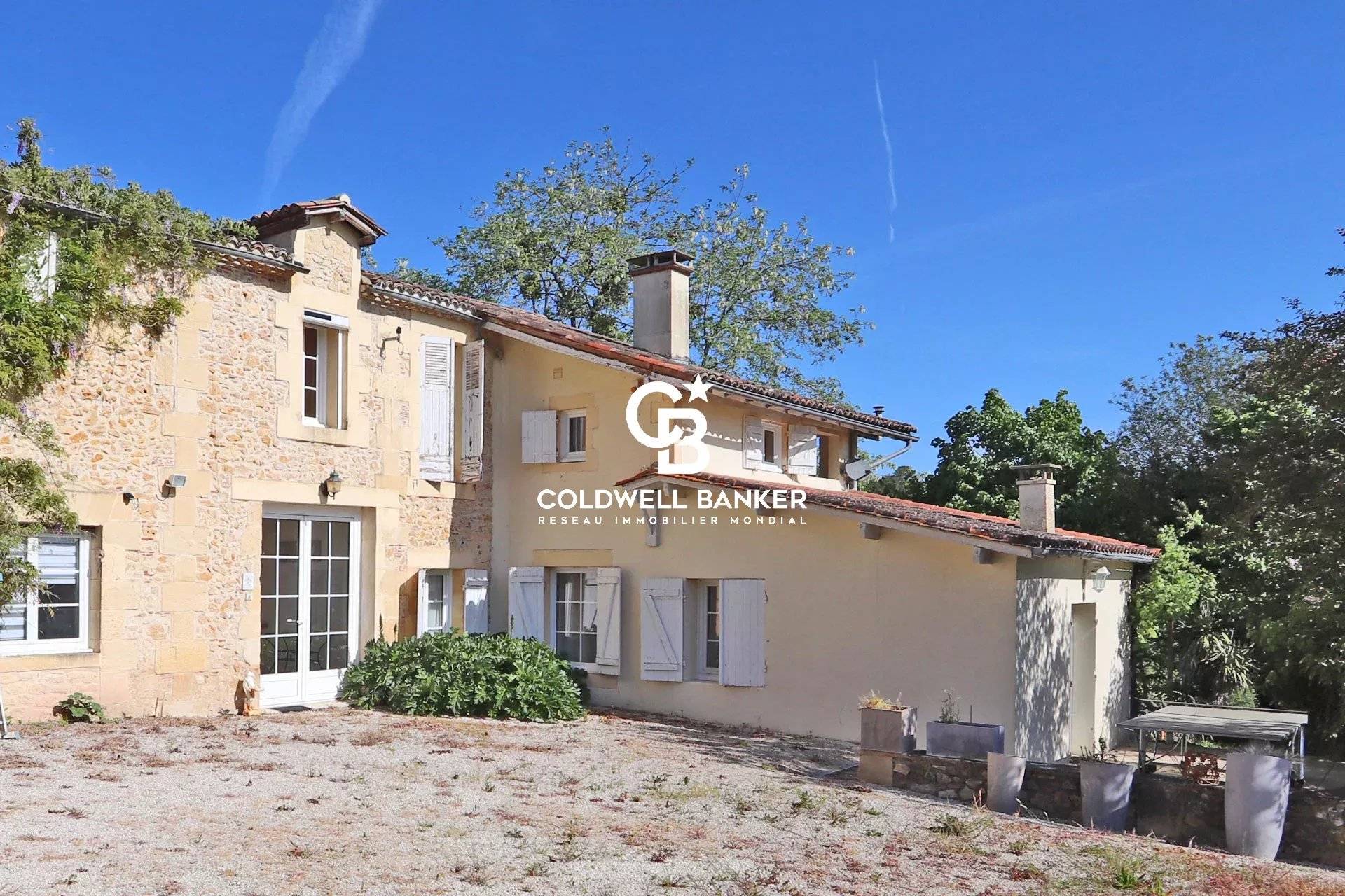 Propriété à vendre proche Bergerac - avec gîtes, piscine, terres