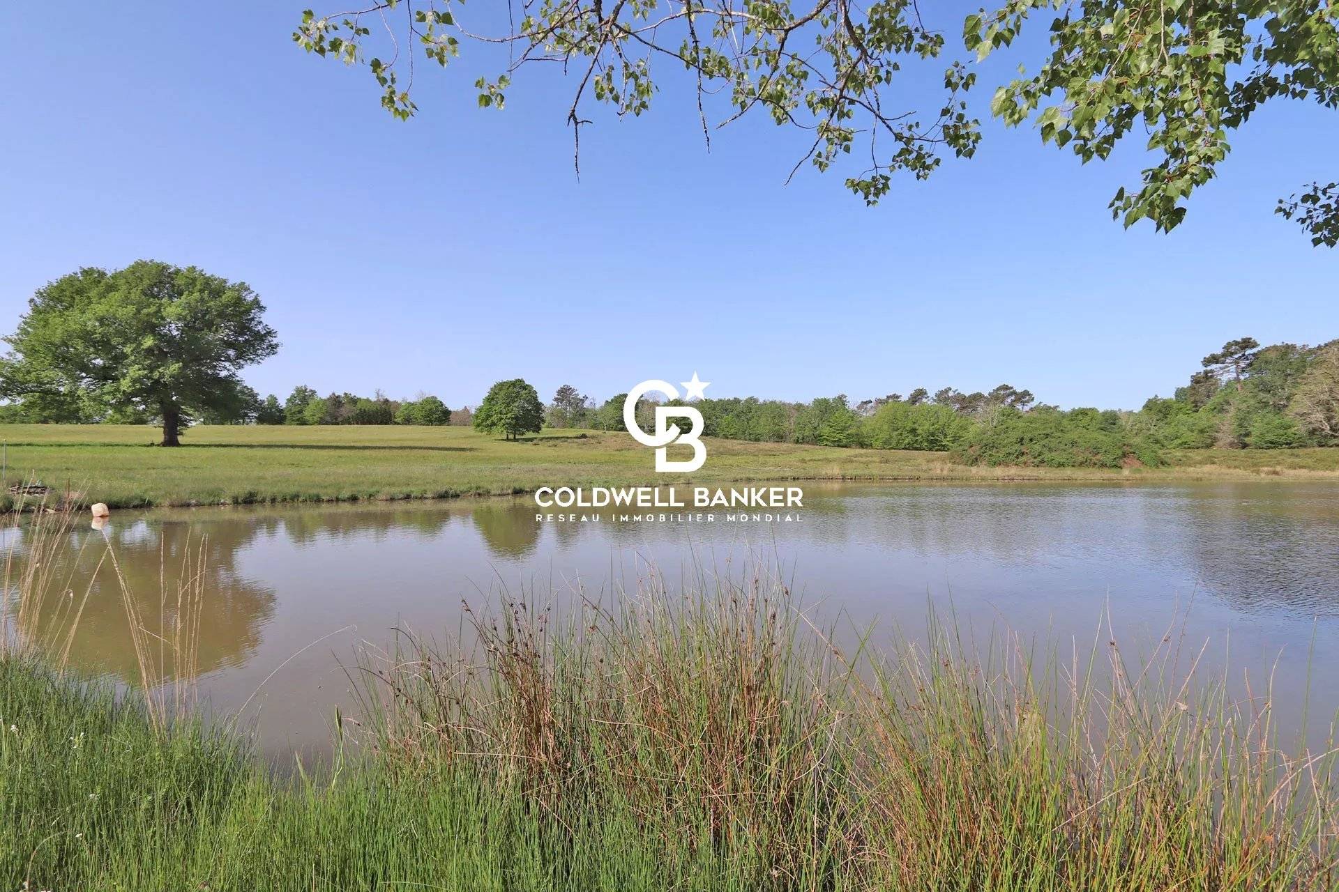 Maison à vendre Bergerac - propriété 29 hectares maisons dépendances lac verger