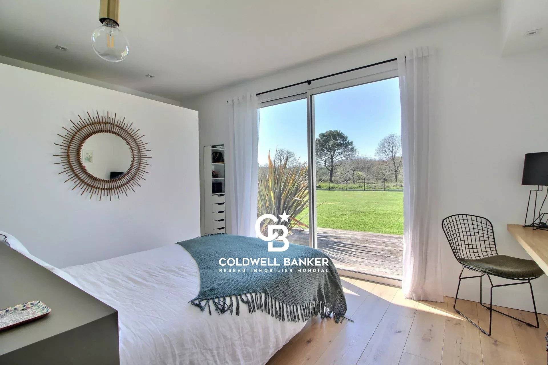 Maison à vendre Gradignan – villa contemporaine, piscine, jardin paysager, prestations haut de gamme