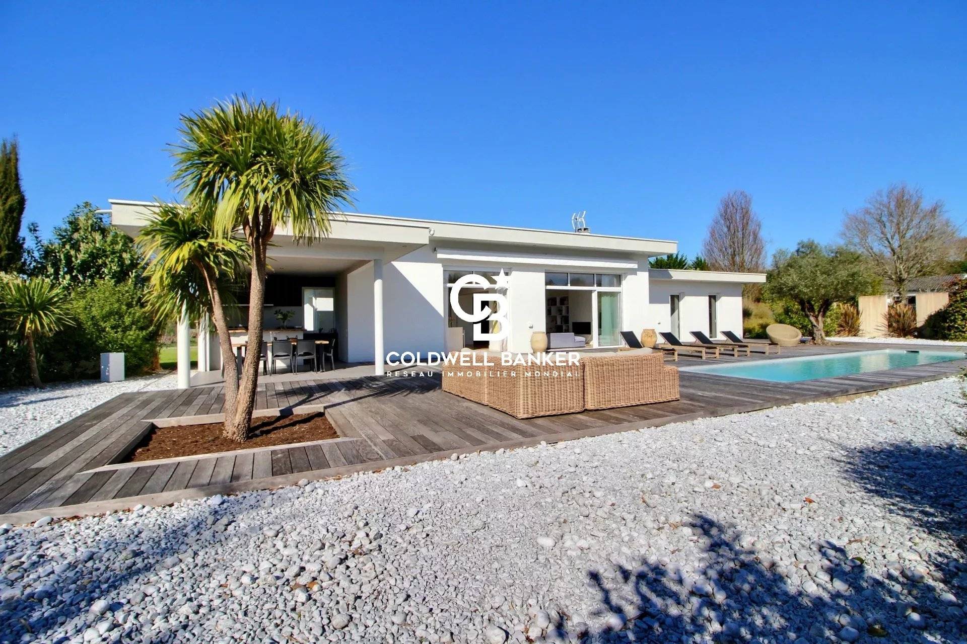 Maison à vendre Gradignan – villa contemporaine, piscine, jardin paysager, prestations haut de gamme