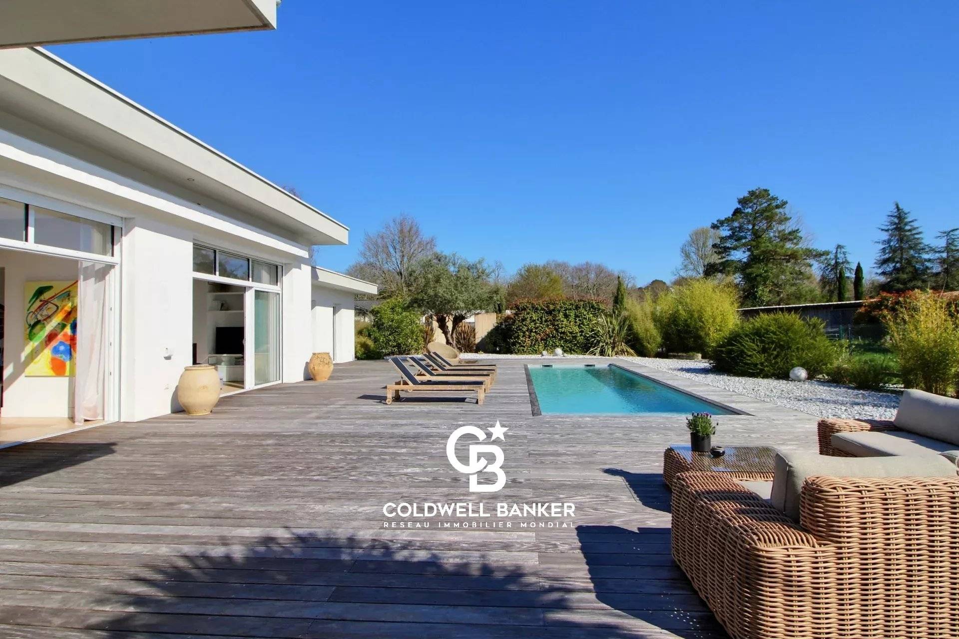 Maison à vendre Gradignan – villa contemporaine, piscine, jardin paysager, prestations haut de gamme