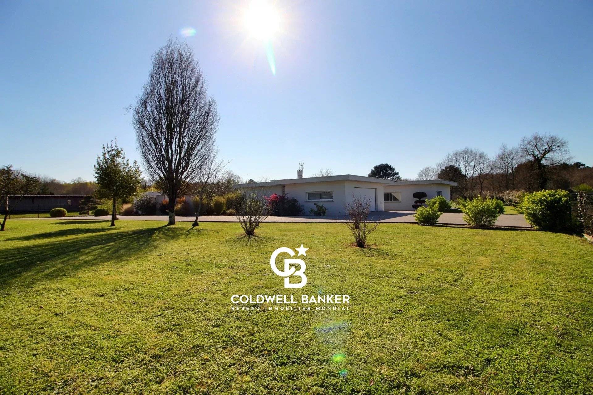 Maison à vendre Gradignan – villa contemporaine, piscine, jardin paysager, prestations haut de gamme