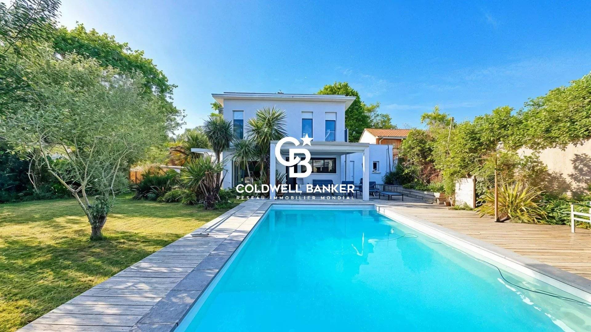 Maison à vendre Andernos-les-Bains - villa contemporaine, toit terrasse, piscine chauffée