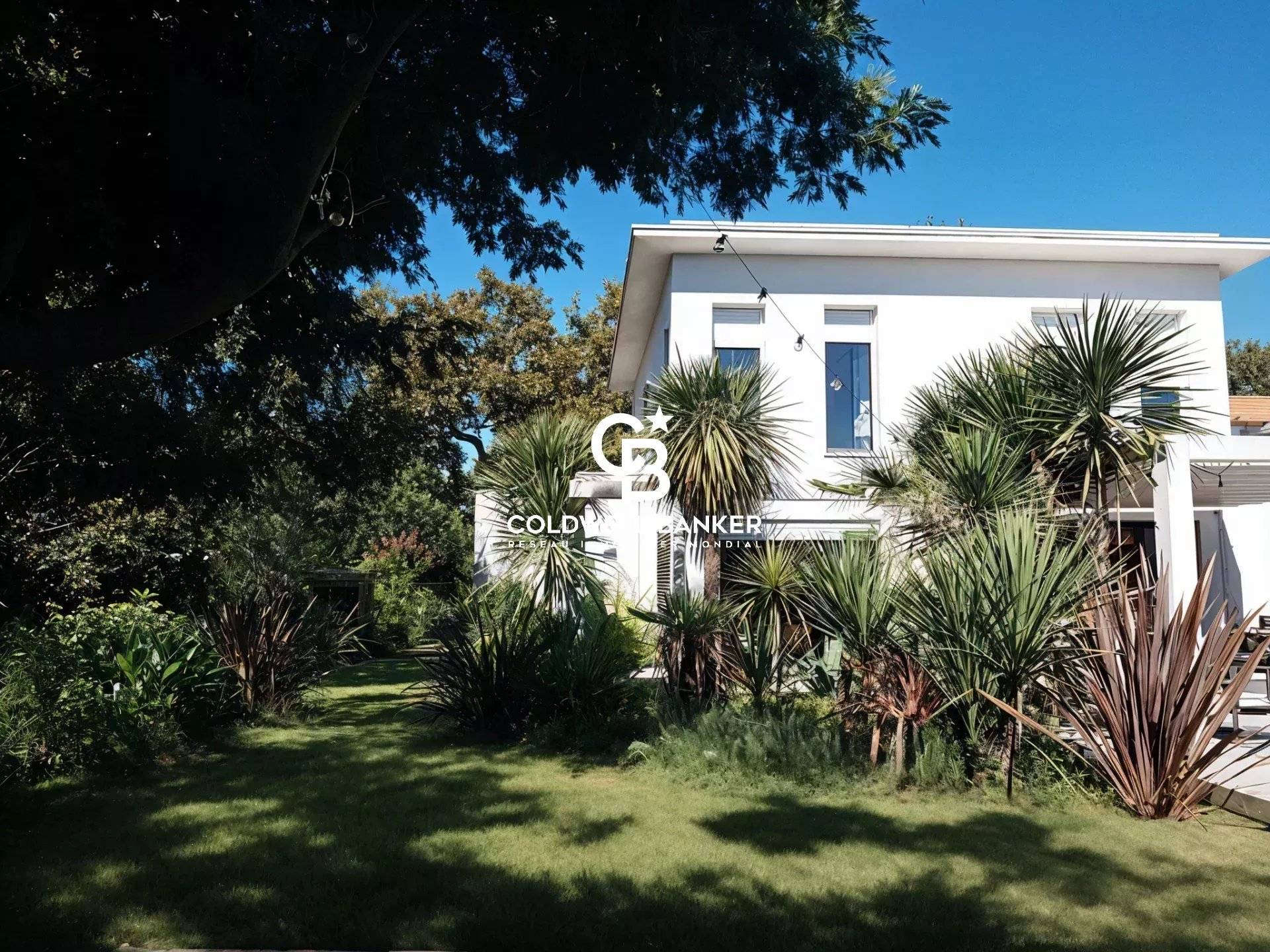 Maison à vendre Andernos-les-Bains - villa contemporaine, toit terrasse, piscine chauffée