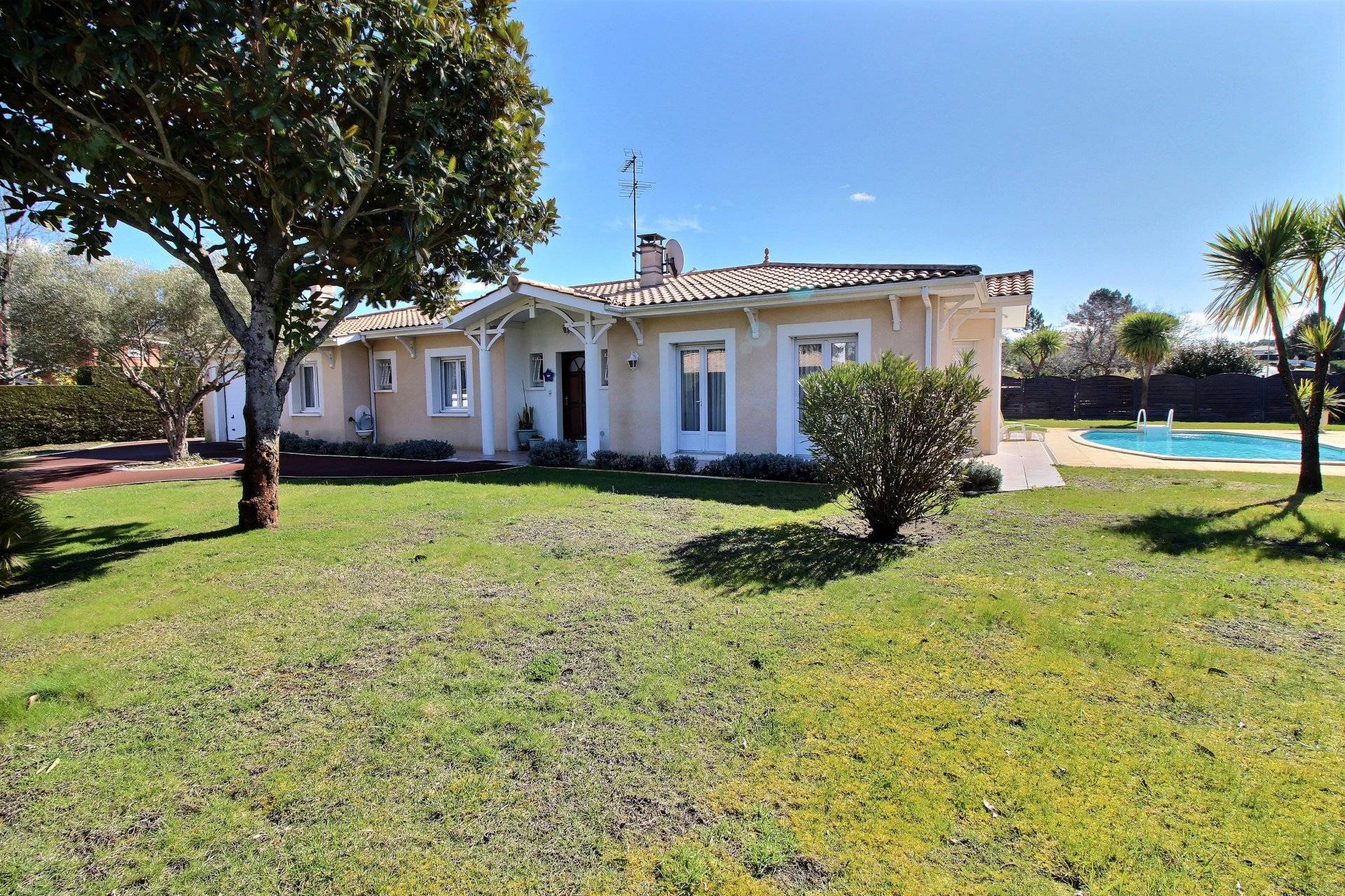 Maison de plain pied avec piscine à vendre BASSIN D'ARCACHON
