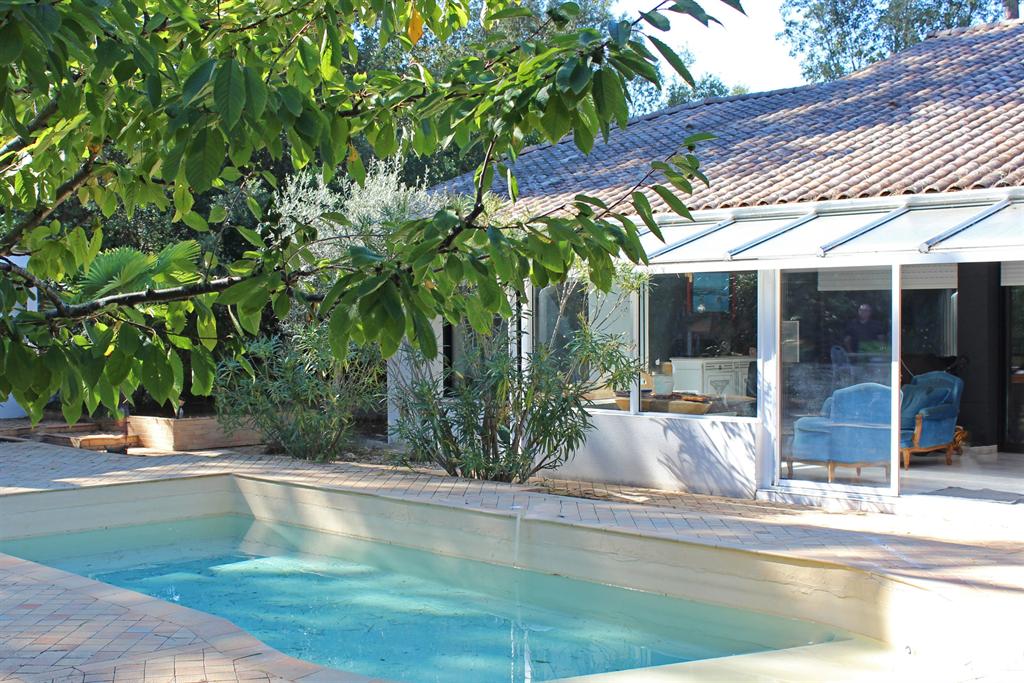 piscine villa d'achitecte à vendre