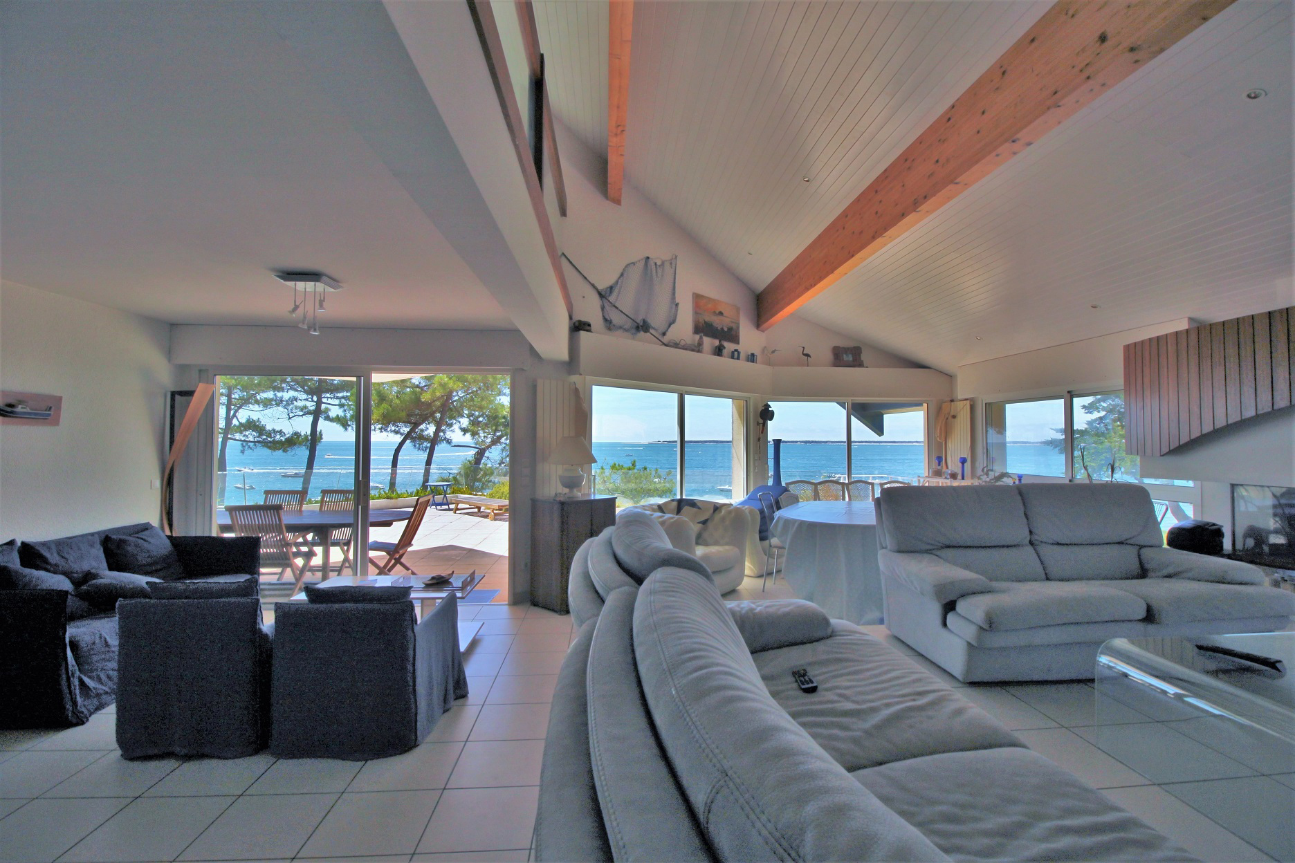 VILLA CONTEMPORAINE A VENDRE EN BORD DE BASSIN PYLA SUR MER