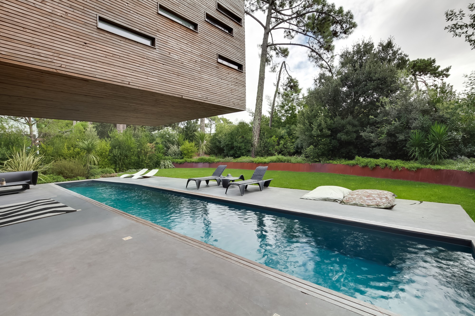VILLA D'ARCHITECTE AVEC PISCINE CHAUFFEE A VENDRE A ARCACHON 