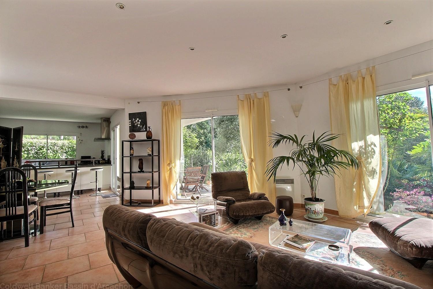 Villa familiale avec jardin et piscine à vendre arcachon quartier Abatilles entre pereire et moulleau