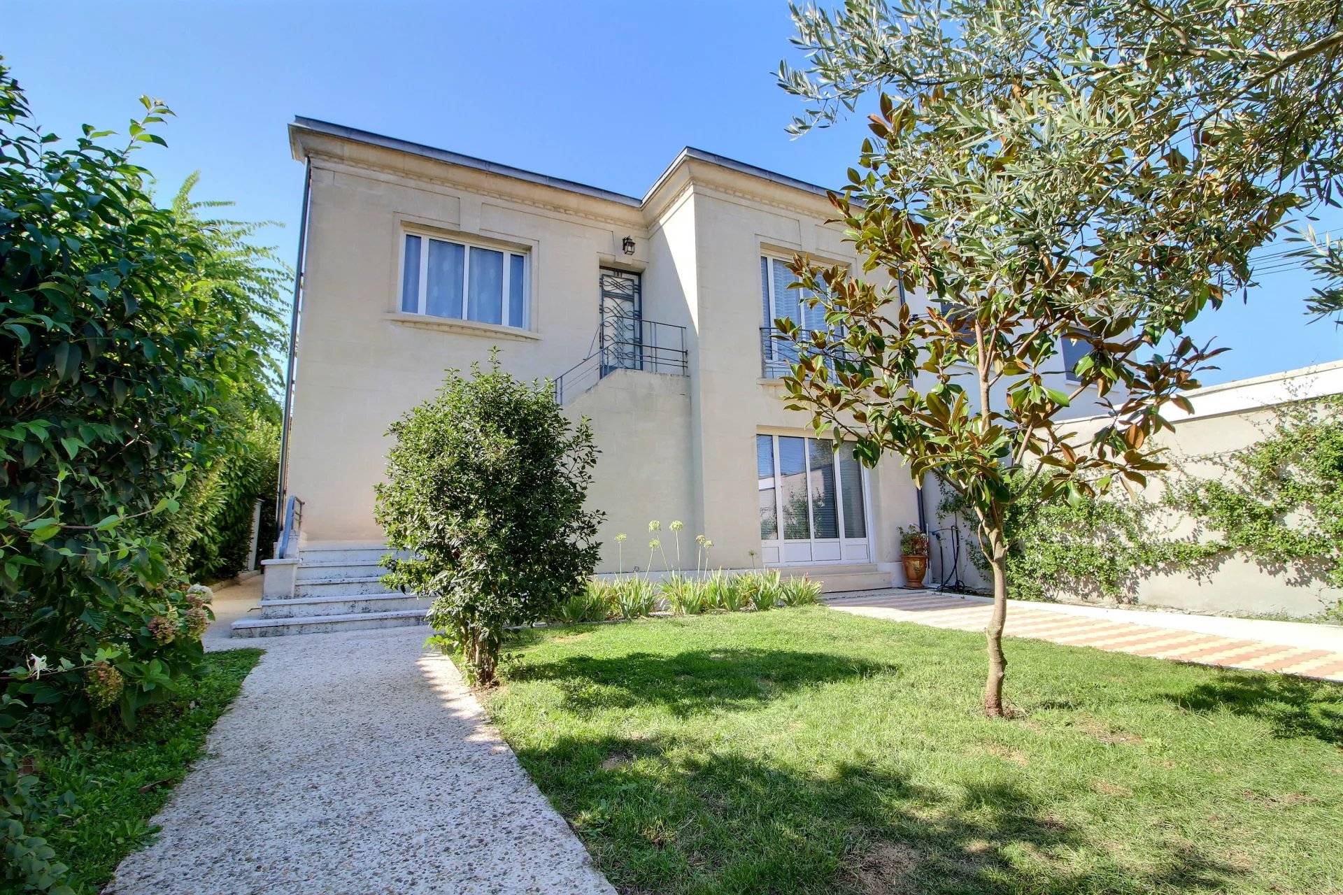 Maison à vendre à Bordeaux Caudéran – pierre art déco, 4 chambres, jardin et piscine