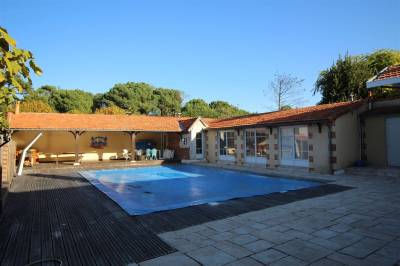 A vendre villa arcachonnaise avec piscine