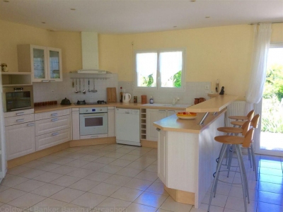 villa contemporaine avec cuisine ouverte proche bordeaux