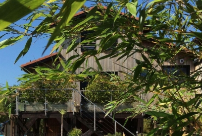 Villa en bois récente avec piscine en première ligne à vendre GUJAN MESTRAS