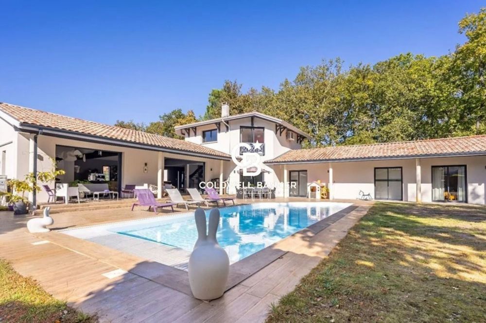 Spacieuse maison avec piscine et grand terrain La Hume Gujan-Mestras