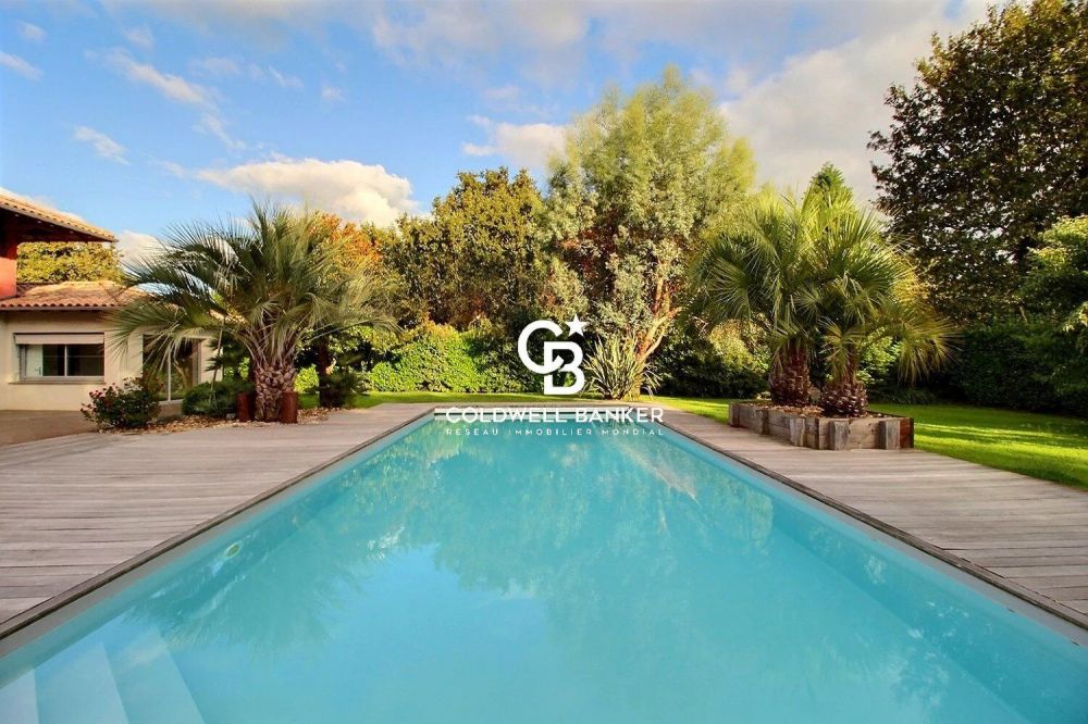 Villa familiale d'exception 5 chambres avec piscine, dépendances et vaste terrain - Andernos 