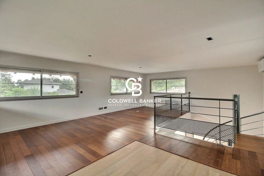 Villa familiale d'exception 5 chambres avec piscine, dépendances et vaste terrain - Andernos 
