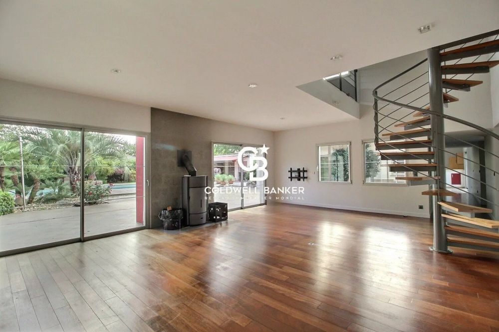 Villa familiale d'exception 5 chambres avec piscine, dépendances et vaste terrain - Andernos 