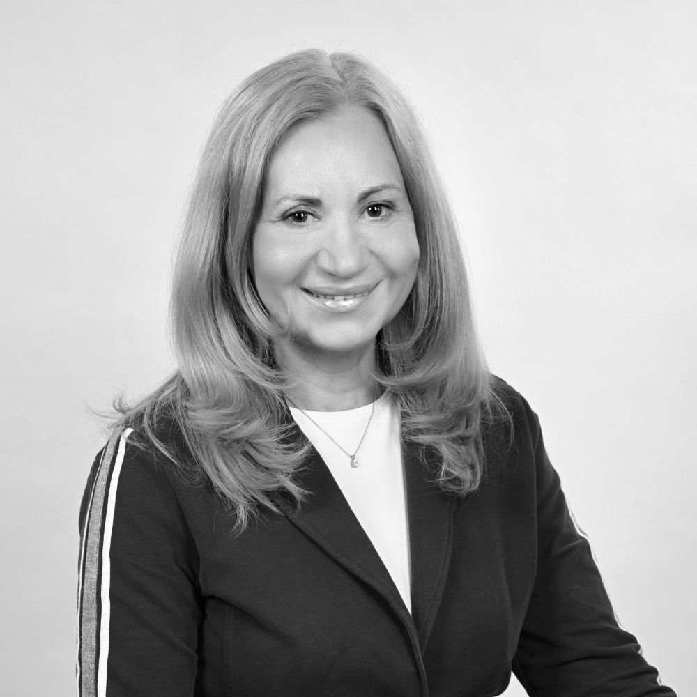 Julia DARMANTE Coldwell Banker Silver Coast Int. Realty Responsable Administration et Finances