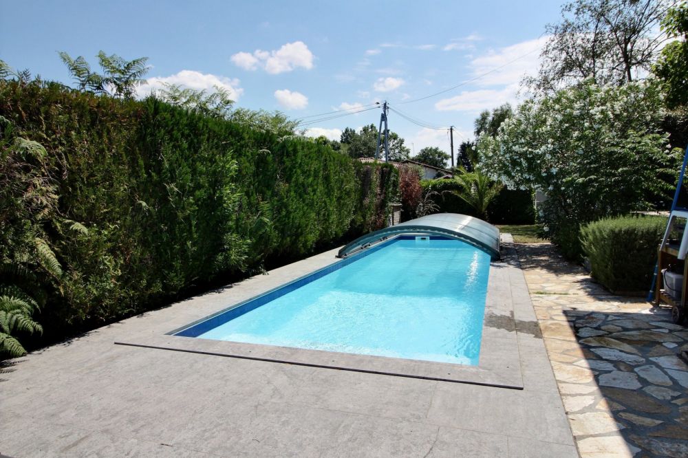 Acheter grande maison avec piscine et beau terrain proche Bordeaux MERIGNAC