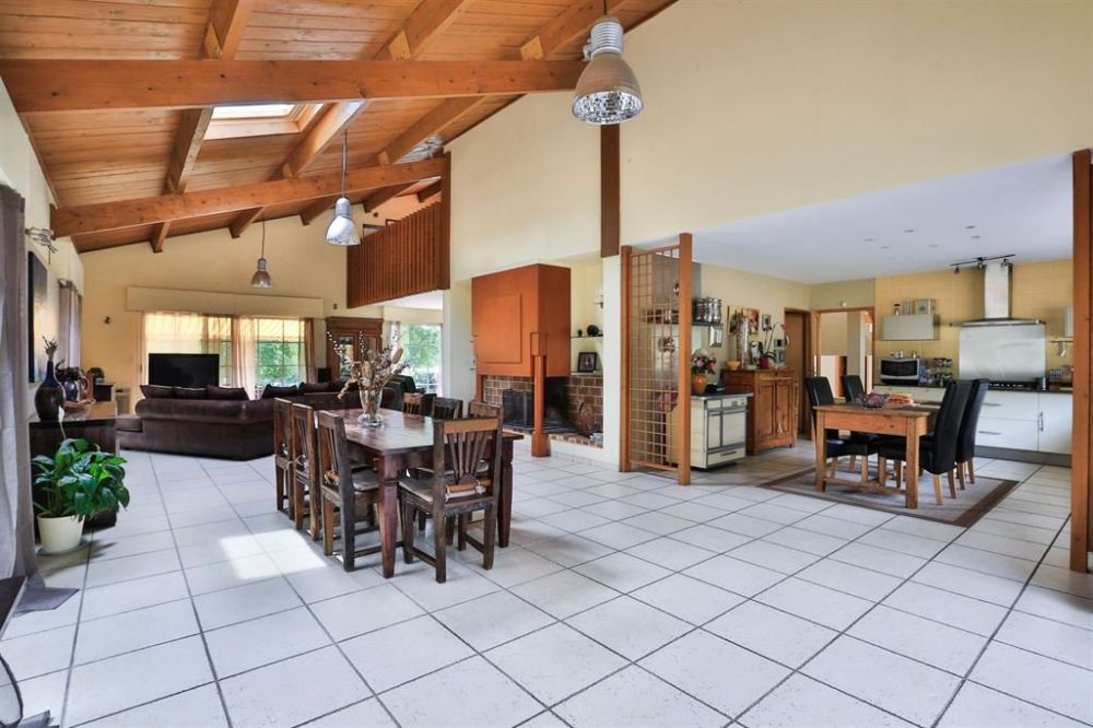 Belle propriété à vendre avec équipements équestres saint caprais proche bordeaux