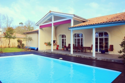 maison familiale 4 chambres avec piscine chauffée et grand terrain a vendre 20 minutes de Bordeaux saint aubin de medoc
