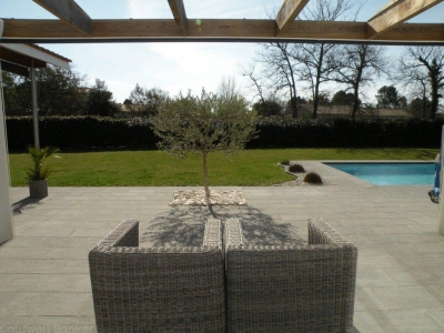 Villa contemporaine sur un grand terrain avec piscine chauffée proche Bordeaux - Le Barp