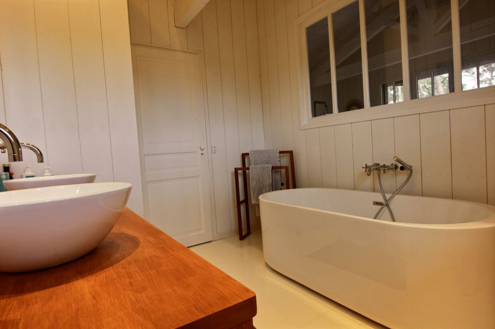 Villa en bois neuve 4 chambres avec piscine à vendre cap ferret 