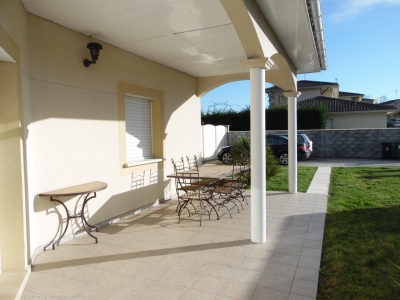 Vente villa contemporaine avec piscine proche commodités et transports LORMONT