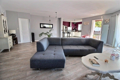 Villa contemporaine pièces à vivre lumineuse et spacieuses à vendre à Gujan-Mestras