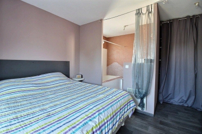 2 espaces nuit comprenant 3 chambres d'une part et une suite parentale de l'autre part maison à vendre à Gujan-Mestras