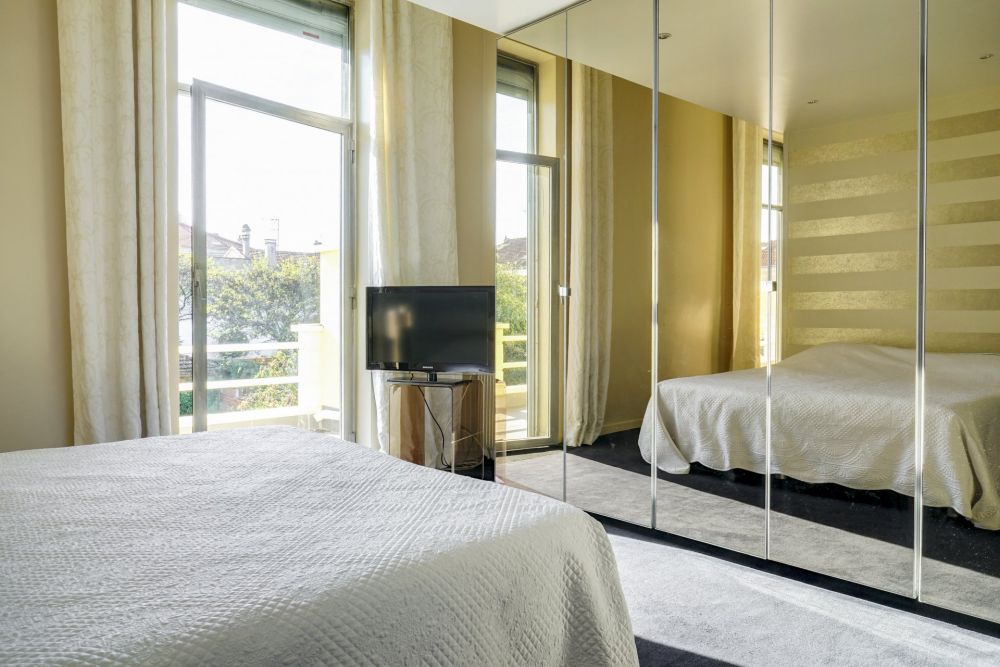 Belle demeure de prestige rénovée de 400 m2 habitables à vendre BORDEAUX SAINT AUGUSTIN/CHU