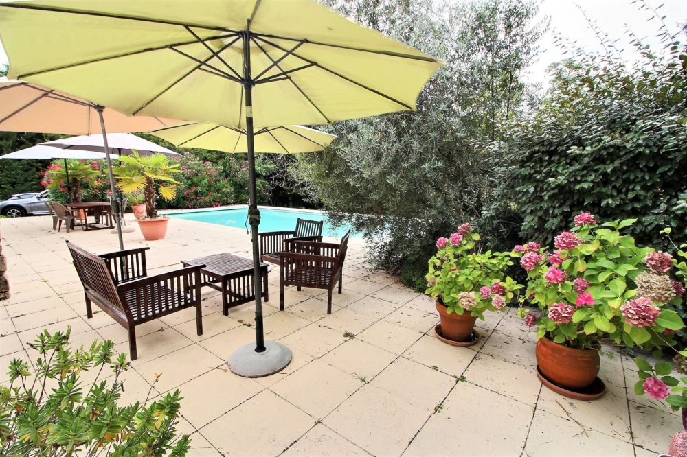 Vente maison familiale 7 chambres avec piscine proche Bordeaux LATRESNE